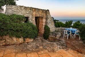 Outdoor dining - Villa 'Casa Vite 3' with Sea View, Wi-Fi and Air Conditioning (Patu')
