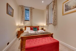 Iron/ironing board, travel cot, free WiFi, bed sheets - 3 Bed in Newton (oc-hh1234) (Newton)