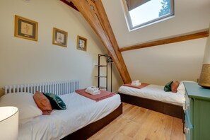 Iron/ironing board, travel crib, free WiFi, bed sheets - 3 Bed in Newton (oc-hh1234) (Newton)