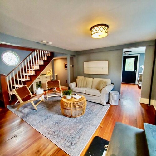 Historic home, 10 Min to Beaches, Fantastic  Yard!
