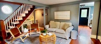 Historic home, 10 Min to Beaches, Fantastic  Yard!