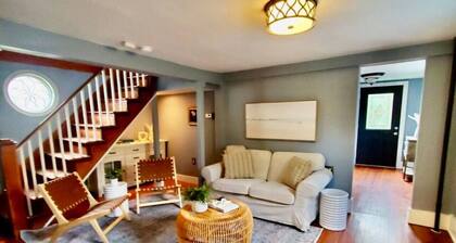 Historic home, 10 Min to Beaches, Fantastic Yard!