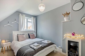 3 bedrooms, iron/ironing board, free WiFi, bed sheets - 3 Bed in Holt (oc-2342) (Holt)