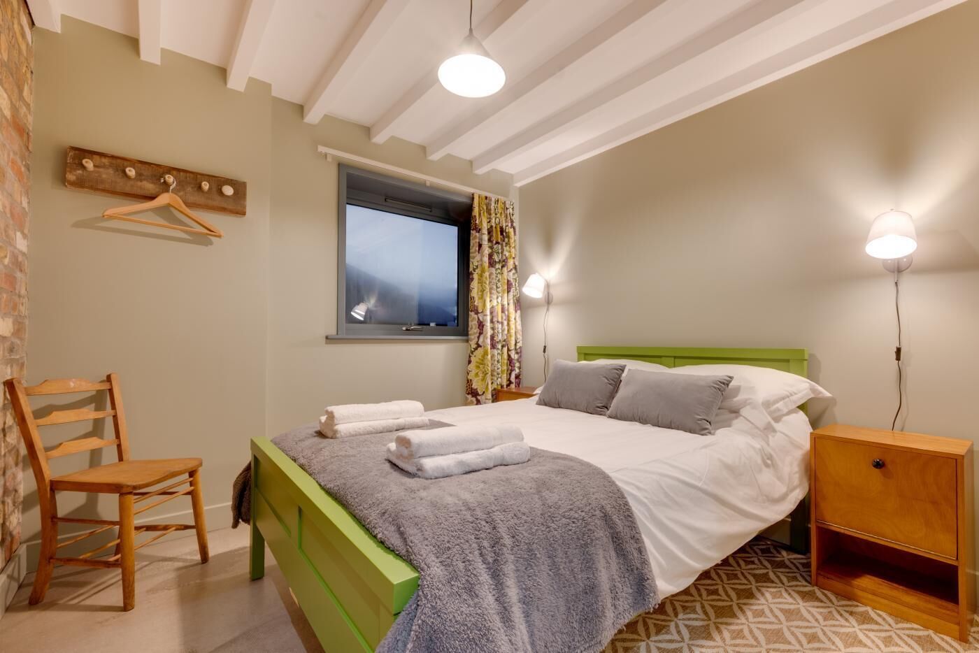 مكواة/لوح كي وواي فاي مجانًا وملاءات أسرّة