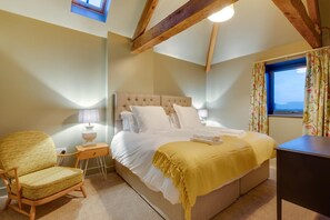 Tabla de planchar con plancha, wifi gratis y ropa de cama 