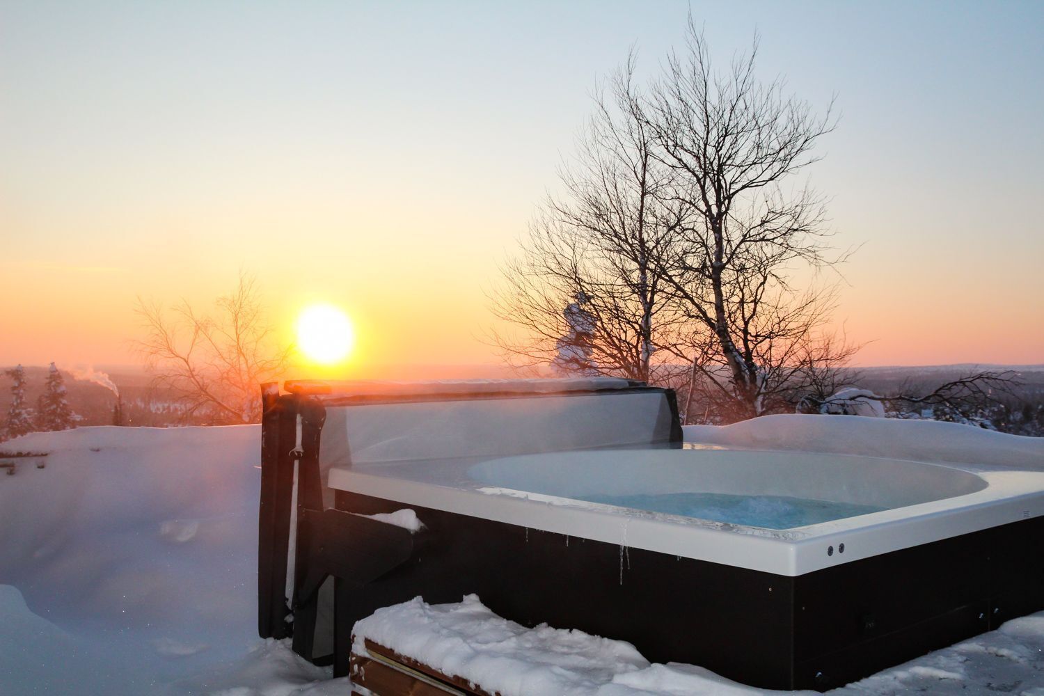 Outdoor spa tub