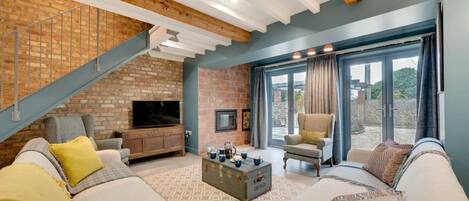 Televisión y chimenea