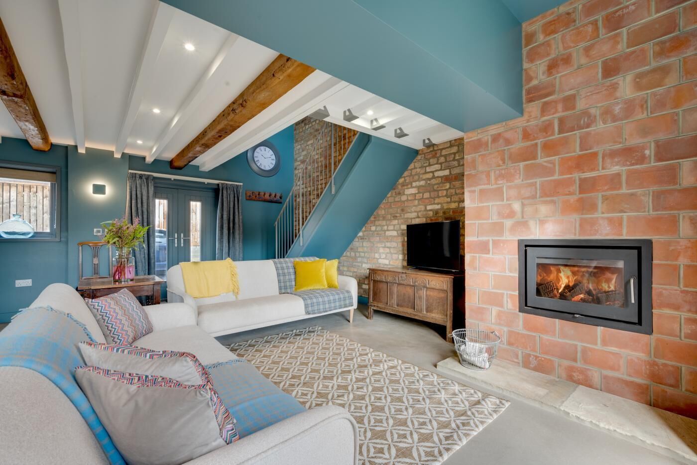 TV, fireplace
