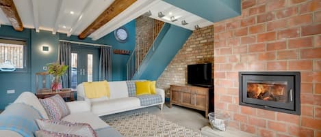 TV, fireplace