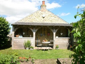 Outdoor dining - 1 Bed in North Stainley (oc-ds1075) (North Stainley)