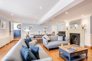 TV - 8 Bed in Bacton (oc-2383) (Bacton)