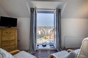 3 bedrooms, iron/ironing board, travel cot, free WiFi - 3 Bed in Swanage (oc-wy446) (Swanage)