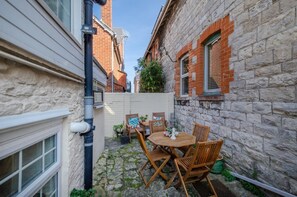 Outdoor dining - 3 Bed in Swanage (oc-wy446) (Swanage)