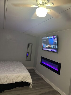 1 habitación, tabla de planchar con plancha, wifi y ropa de cama