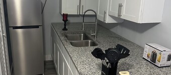 Cozy 1-bedroom Guest Home in Miami Gardens with AC