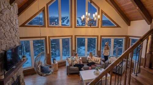 Exceptional Mont-Tremblant view • Spa, Sauna, Billiards • Summit of Dreams