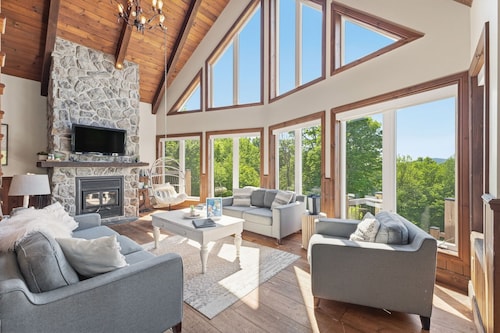 Luxury Chalet Mont-Tremblant view • Hot tub, Sauna, Billiards, lake access
