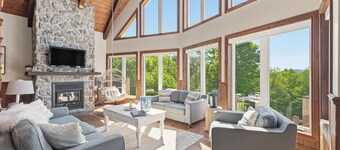 Luxury Chalet Mont-Tremblant view • Hot tub, Sauna, Billiards, lake access
