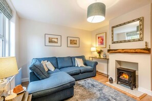 TV - 2 Bed in Holt (oc-2377) (Holt)