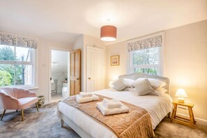 Iron/ironing board, free WiFi, bed sheets - 2 Bed in Holt (oc-2377) (Holt)