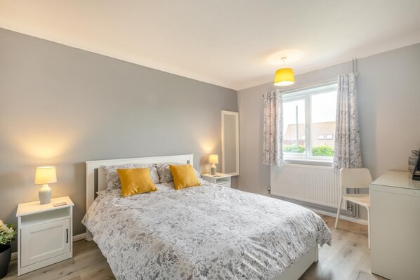 Iron/ironing board, free WiFi, bed sheets