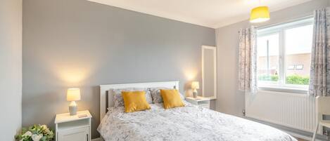 Iron/ironing board, free WiFi, bed sheets