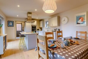 Dining - 4 Bed in Holt (oc-y27156) (Weybourne)