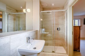 Towels - 4 Bed in Holt (oc-y27156) (Weybourne)