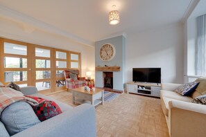 TV - 3 Bed in Mumbles (oc-hh27052) (The Mumbles)