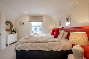 Iron/ironing board, free WiFi, bed sheets - 3 Bed in Cromer (oc-2380) (Cromer)
