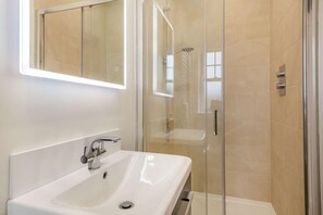 Towels - 3 Bed in Cromer (oc-2380) (Cromer)