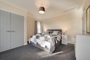 3 bedrooms, iron/ironing board, free WiFi, bed sheets - 3 Bed in Saundersfoot (oc-pw9274) (Saundersfoot)