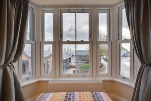 3 bedrooms, iron/ironing board, free WiFi, bed sheets - 3 Bed in Saundersfoot (oc-pw9274) (Saundersfoot)