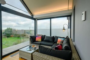 TV, fireplace - 2 Bed in Morston (oc-2382) (Morston)