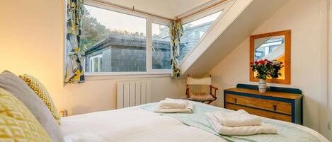 Bügeleisen/Bügelbrett, Reisekinderbett, kostenloses WLAN, Bettwäsche