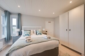 Iron/ironing board, travel cot, free WiFi, bed sheets - 6 Bed in Bacton (oc-2316) (Bacton)