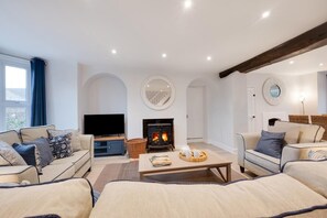 TV, fireplace - 6 Bed in Bacton (oc-2316) (Bacton)