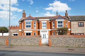 Exterior - 6 Bed in Bacton (oc-2316) (Bacton)