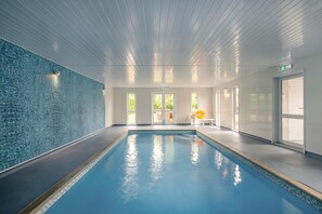 Innendørsbasseng