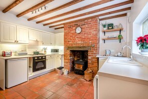 Microwave, oven, dishwasher, high chair - 2 Bed in Weybourne (oc-2372) (Weybourne)