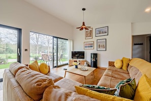 TV, fireplace - 2 Bed in Beckley (oc-rh1176) (Beckley)