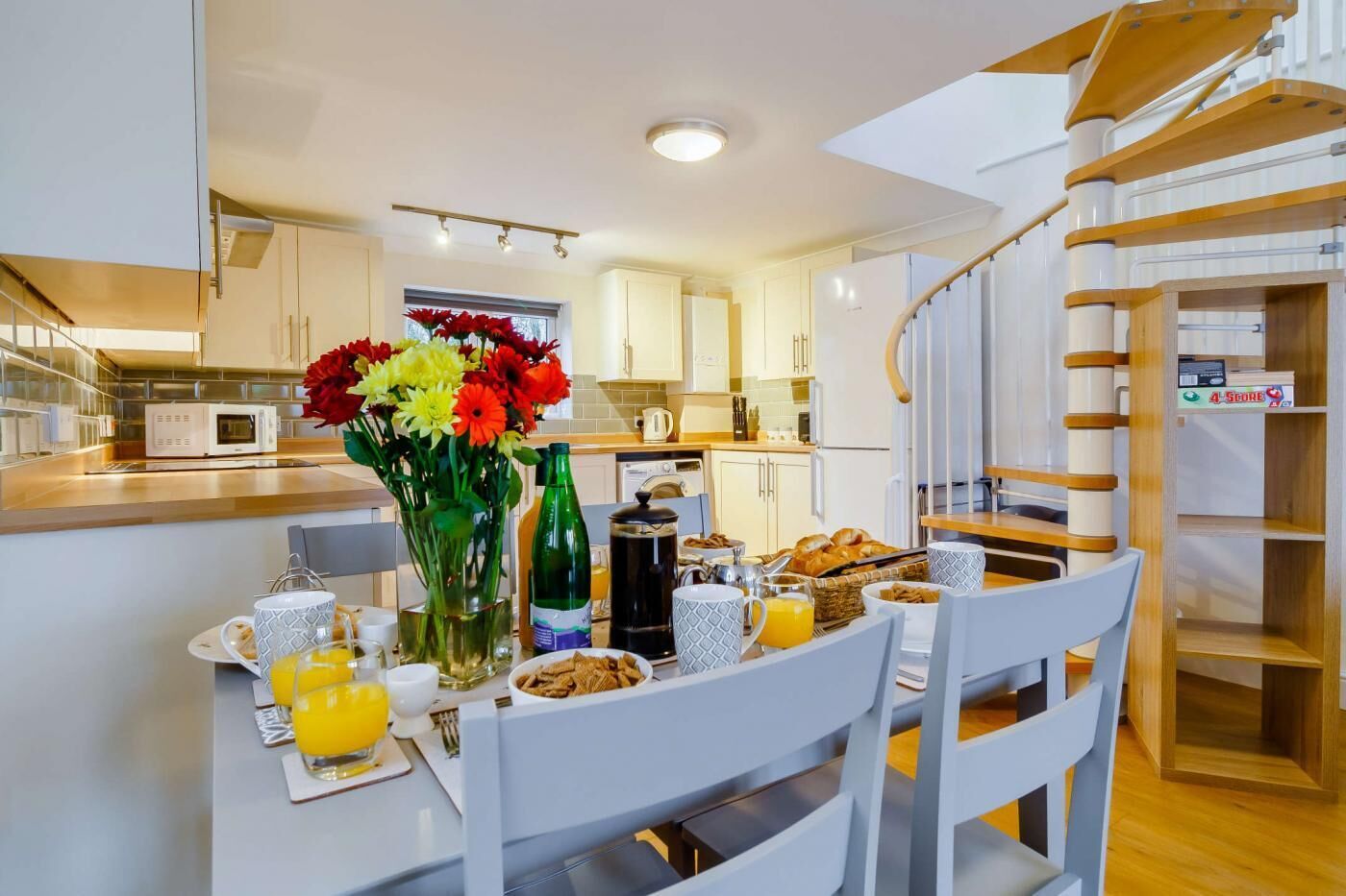 Hochstuhl, Kochgeschirr/Geschirr/Besteck