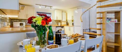 Periquera y utensilios de cocina