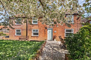 Exterior - 2 Bed in Holt (oc-jp6352) (Holt)