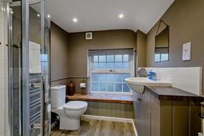 Towels - 2 Bed in Holt (oc-jp6352) (Holt)