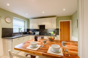 Microwave, oven, dishwasher, highchair - 2 Bed in Chatton (oc-r27205) (Chatton)