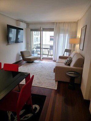 Living area - Beach Big 3 Bedrooms Apartment Parking Included (Donostia / San Sebastián)