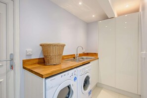 Interior - 4 Bed in Aldeburgh (oc-12lr) (Aldeburgh)