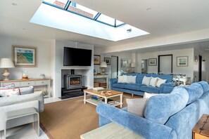 Living area - 4 Bed in Aldeburgh (oc-12lr) (Aldeburgh)