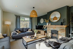 TV - 4 Bed in Mawgan Porth (oc-d26830) (Mawgan Porth)